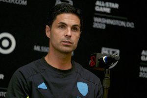 อาร์เตต้า ให้ความเห็นเรื่องการคว้าตัว ดักลาส ลุยซ์ ของ วิลล่า